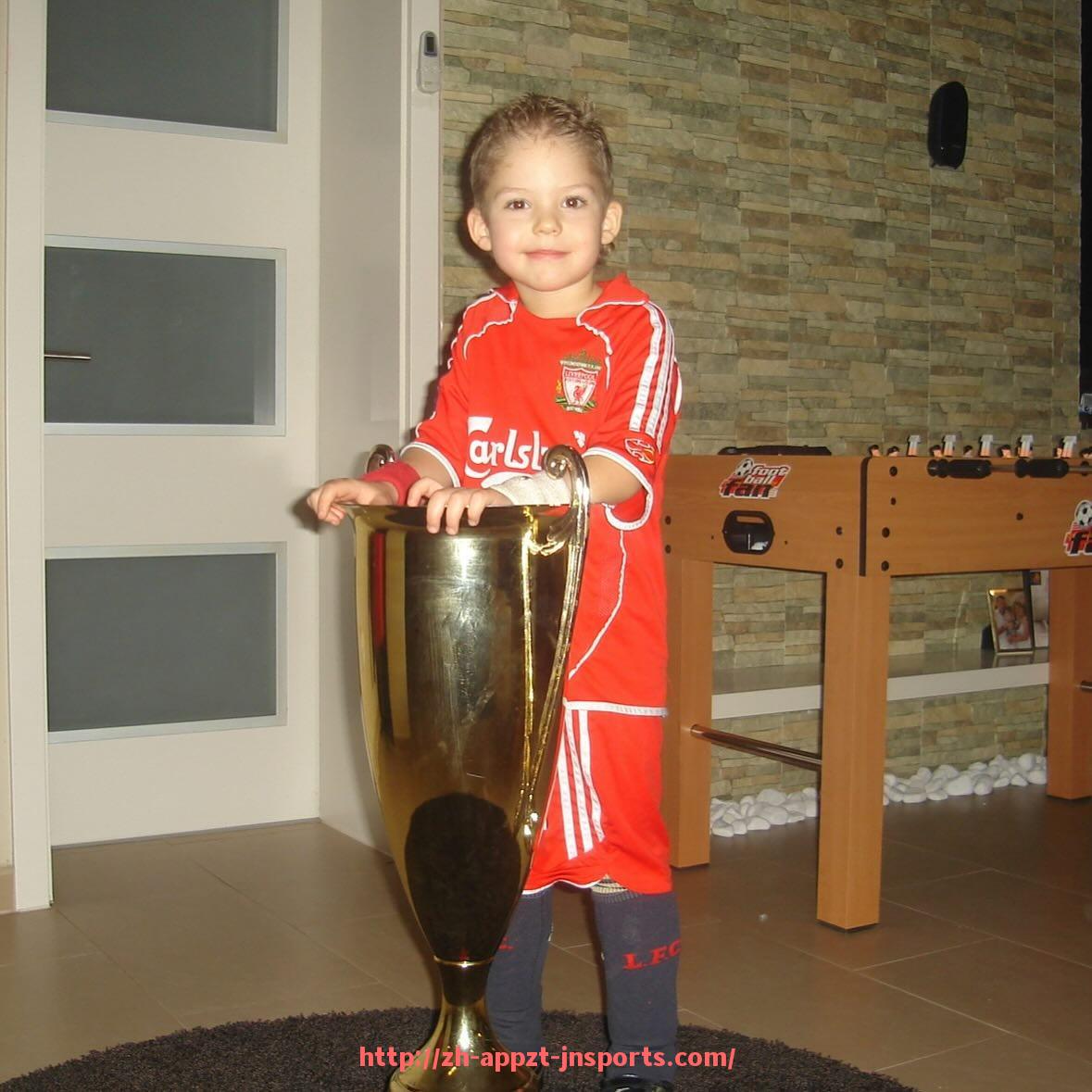 江南体育APP-英超女足新赛季球衣款式与设计趋势一览